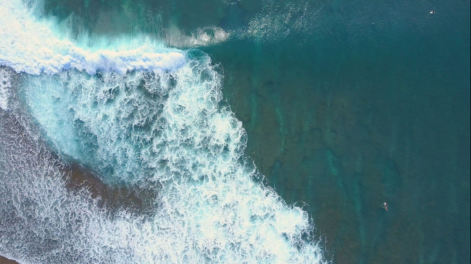 Aerial wave of ocean